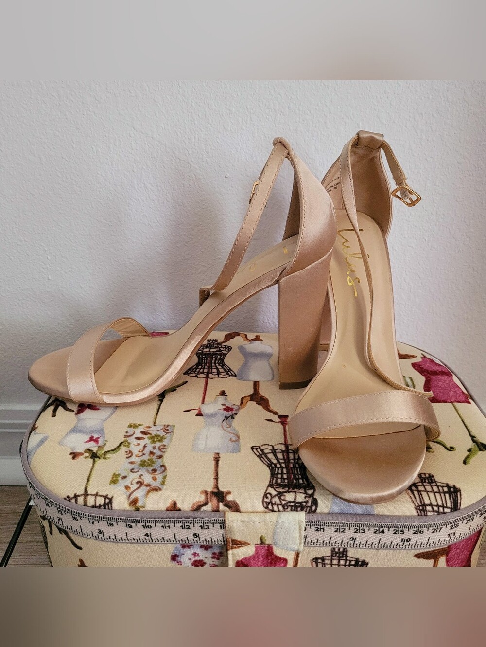 Lulu's Champagne Satin Blush Ankle-Strap Padded Block Heel Minimal Sandals 7 - Picture 3 of 8